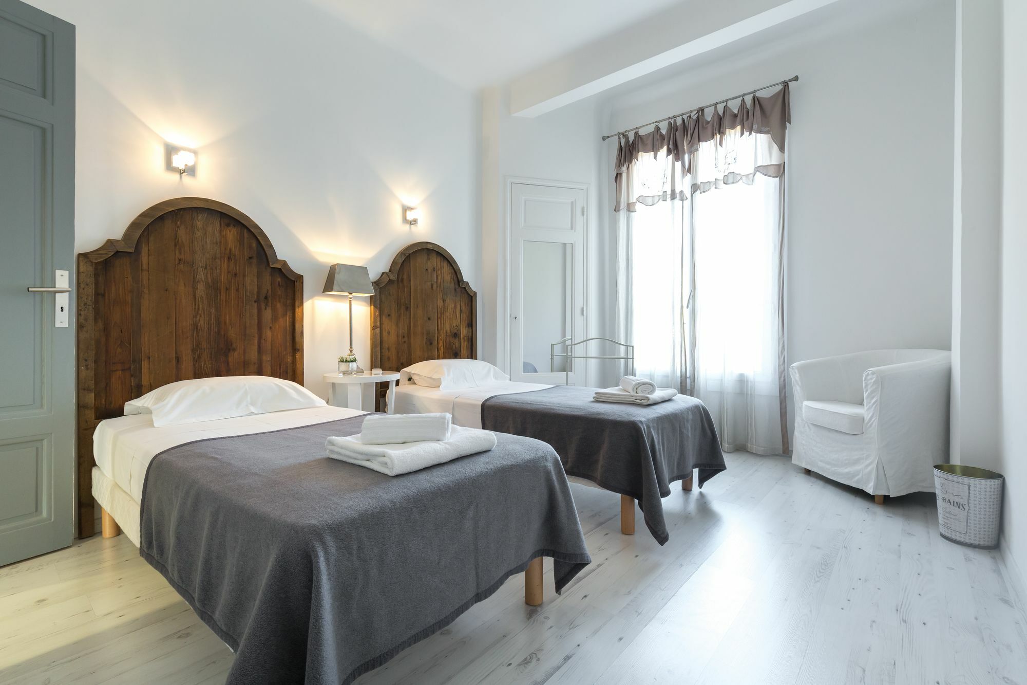 Centrally Located Modern 2 Bed Apartment In Cannes With Aircon And High Ceilings And Modern Design 696 ภายนอก รูปภาพ
